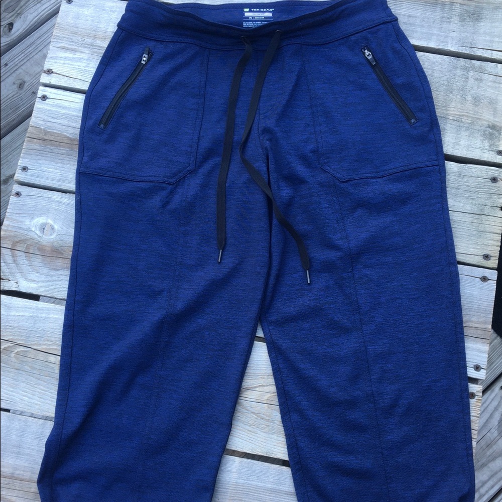 TEK GEAR Cropped Sweats